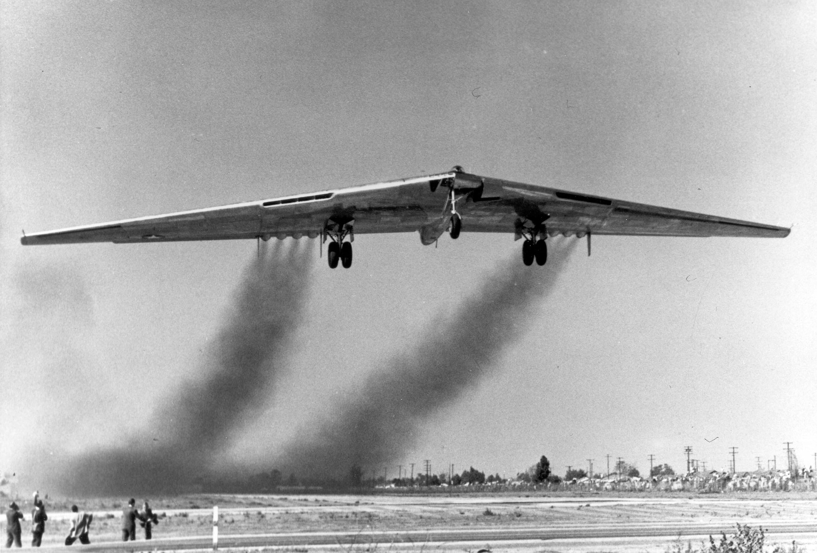 B-2, 1940s Style: Northrop YB-49 "Flying Wing" Bomber Was Too Advanced ...